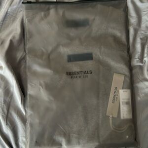 Heather, Gray essentials shirt